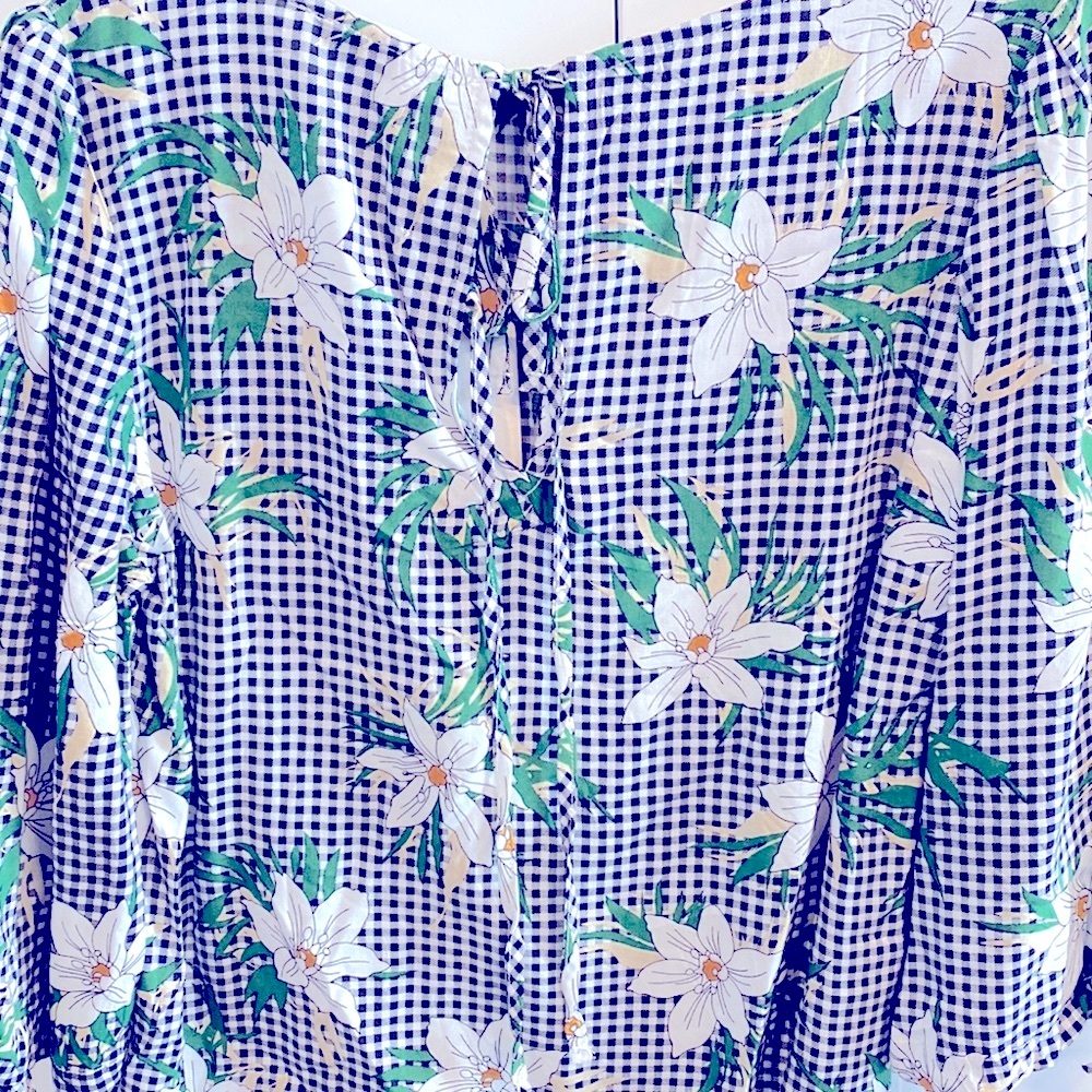 Lightweight Floral Quarter Length Sleeve Top - Picture 5 of 7